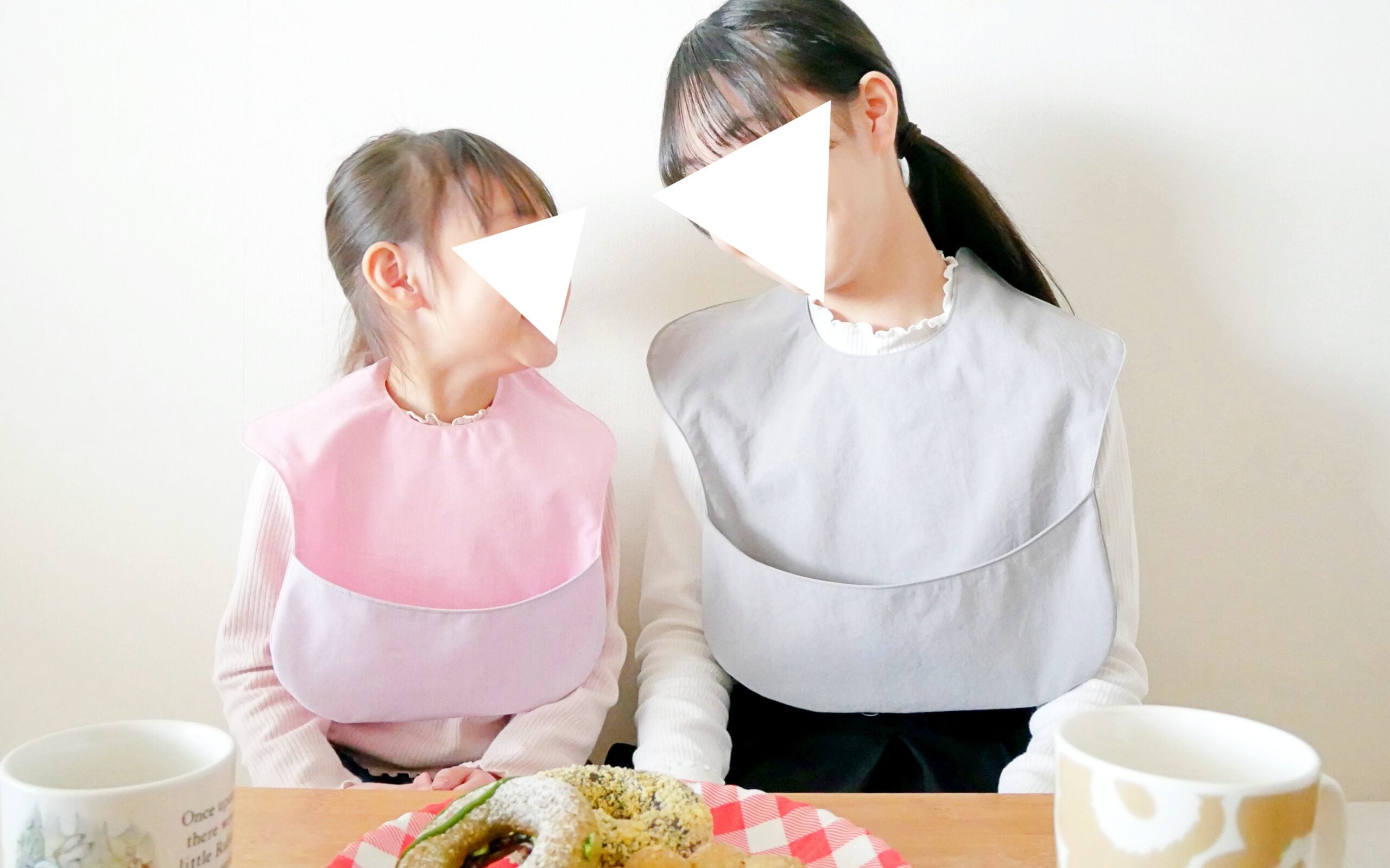 【型紙付き】お食事エプロンの作り方｜撥水生地で簡単手作り