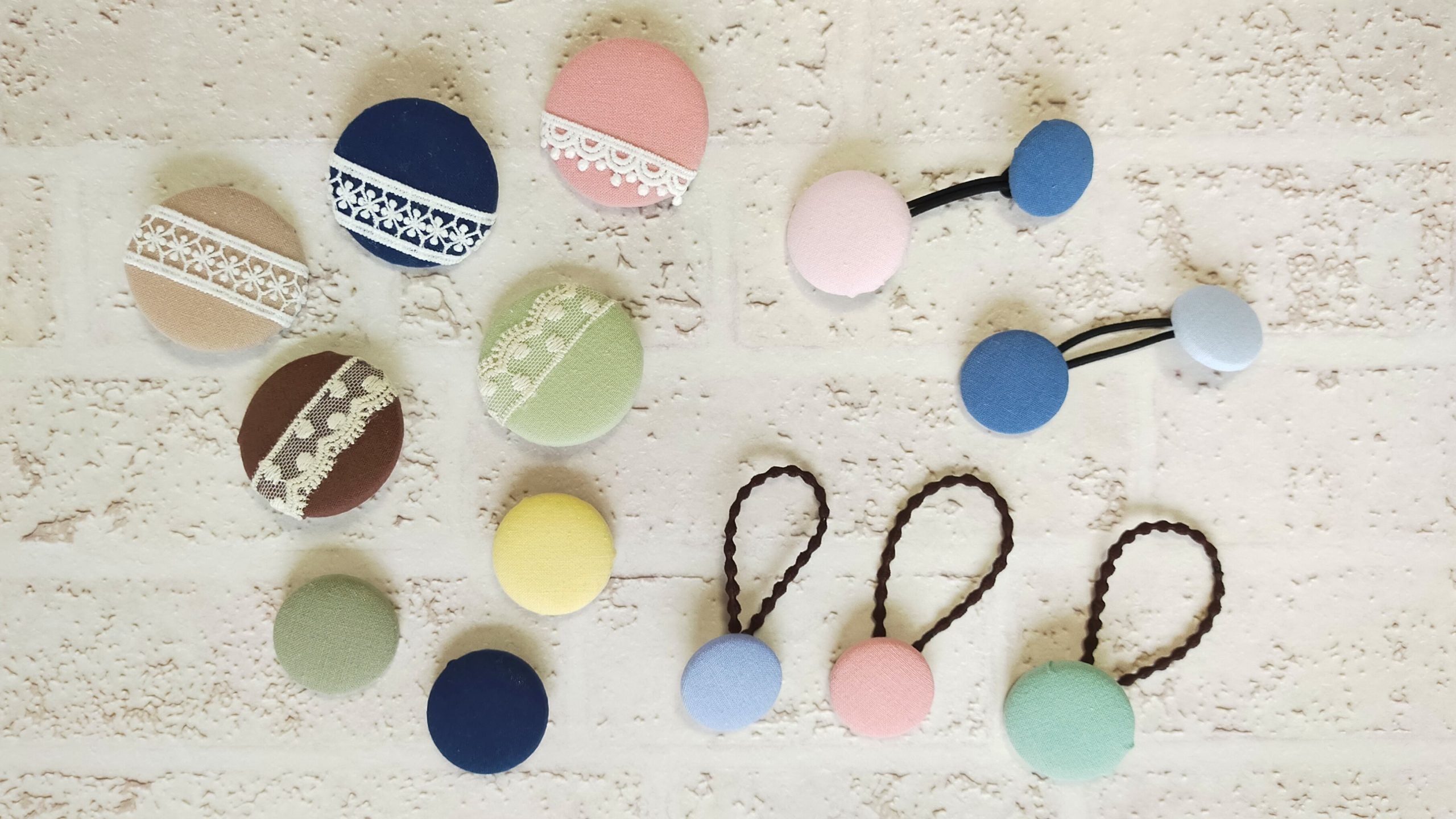 はぎれ活用！100均キットでかわいいくるみボタンの作り方完成写真│ハンドメイド初心者のための洋裁メディア縫いナビ│丸石織物