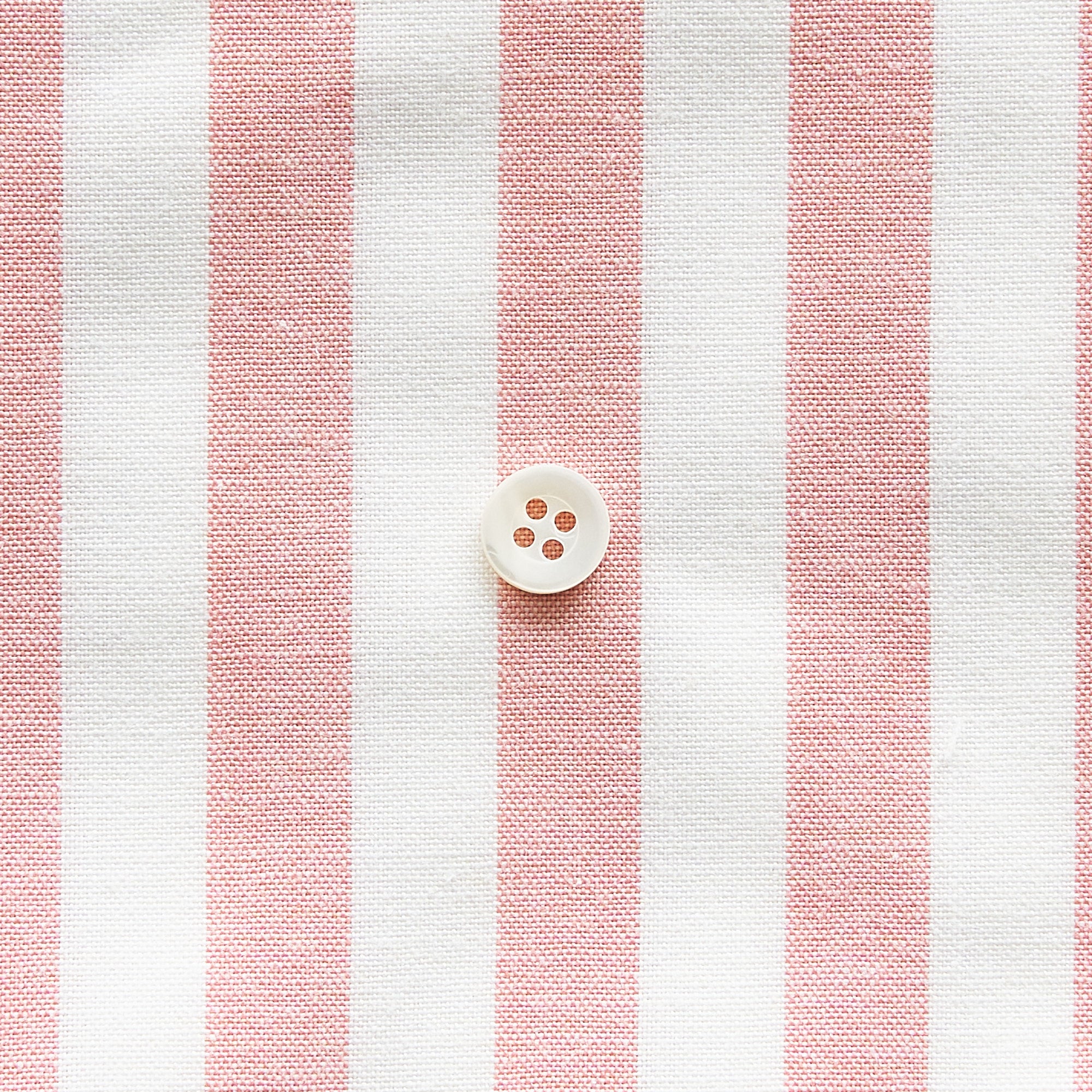 綿ポリダンガリー ストライプ#柄の大きさ_12mm#カラー_#102 サーモンピンク