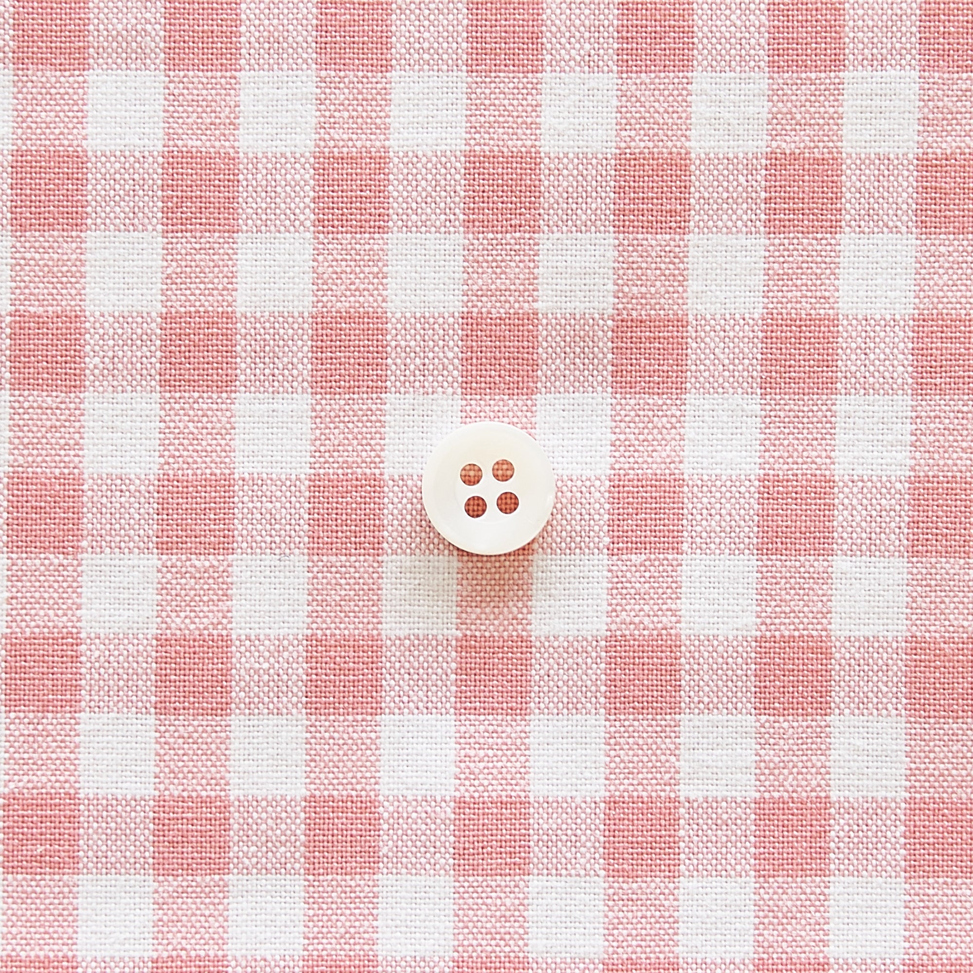 綿ポリダンガリー ギンガムチェック#柄の大きさ_5mm#カラー_#102 サーモンピンク